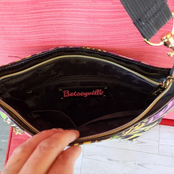 Betsey Johnson Purple and Yellow Crossbody Bag READ DISCRIPTION BEFORE PURCHASE! - Picture 5 of 10
